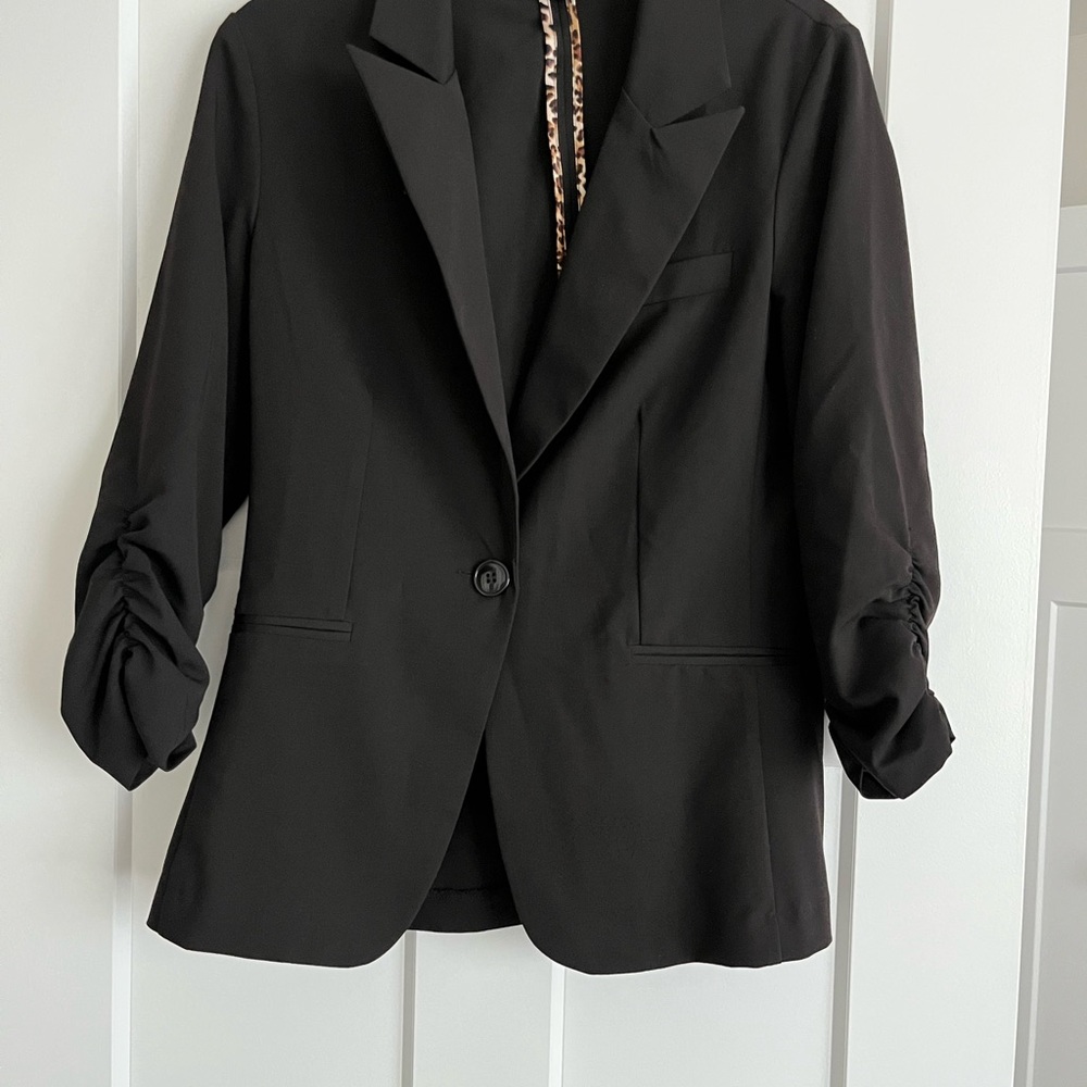 STOOSHY BLACK BLAZER